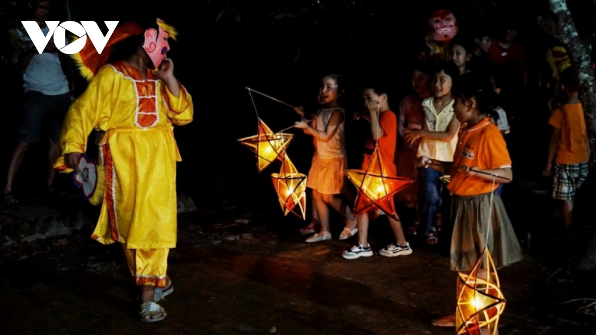 Deprived children nationwide enjoy celebrations for Mid-Autumn Festival